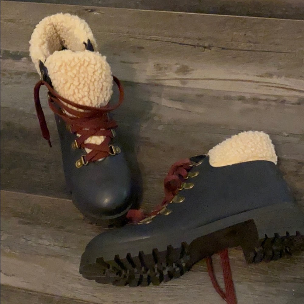 New without box Shoe Dazzle Boot
